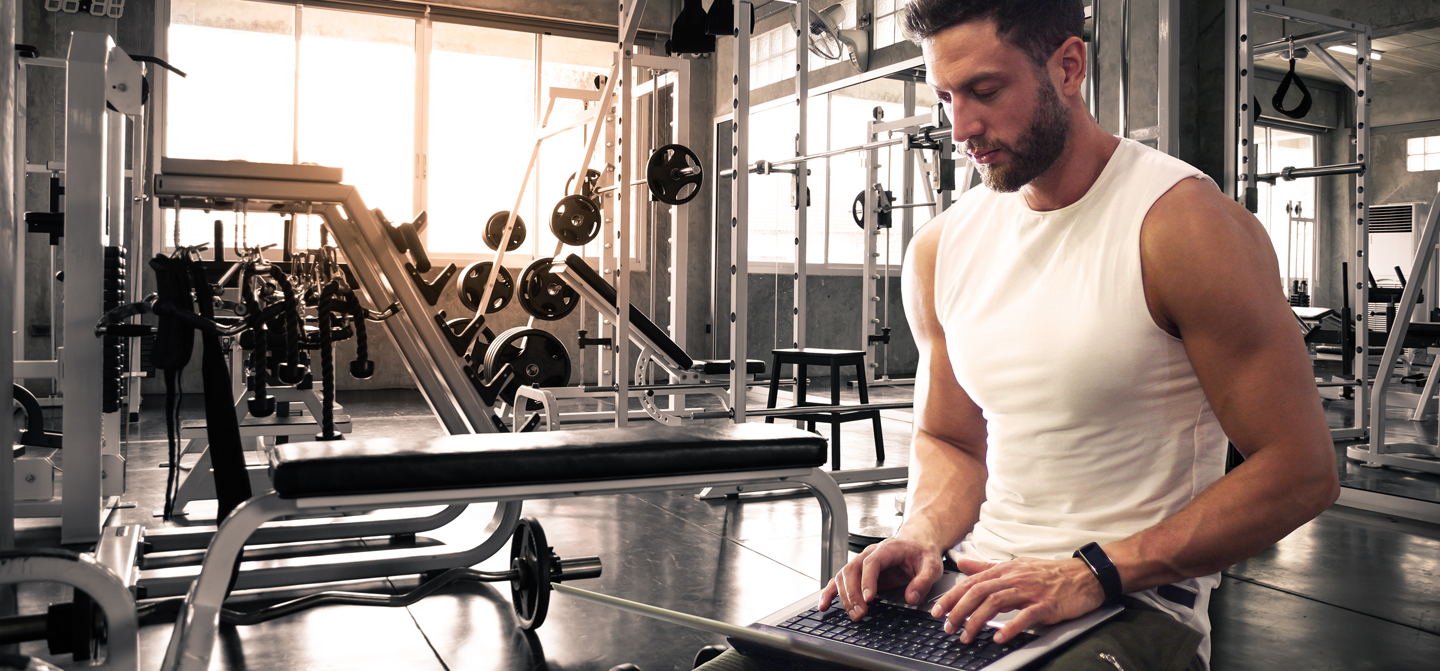 gym-owner-analyzes-reporting-and-analytics